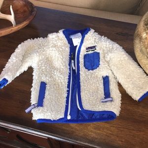 Patagonia jacket boy or girl 3 month (fit my 6 mo)